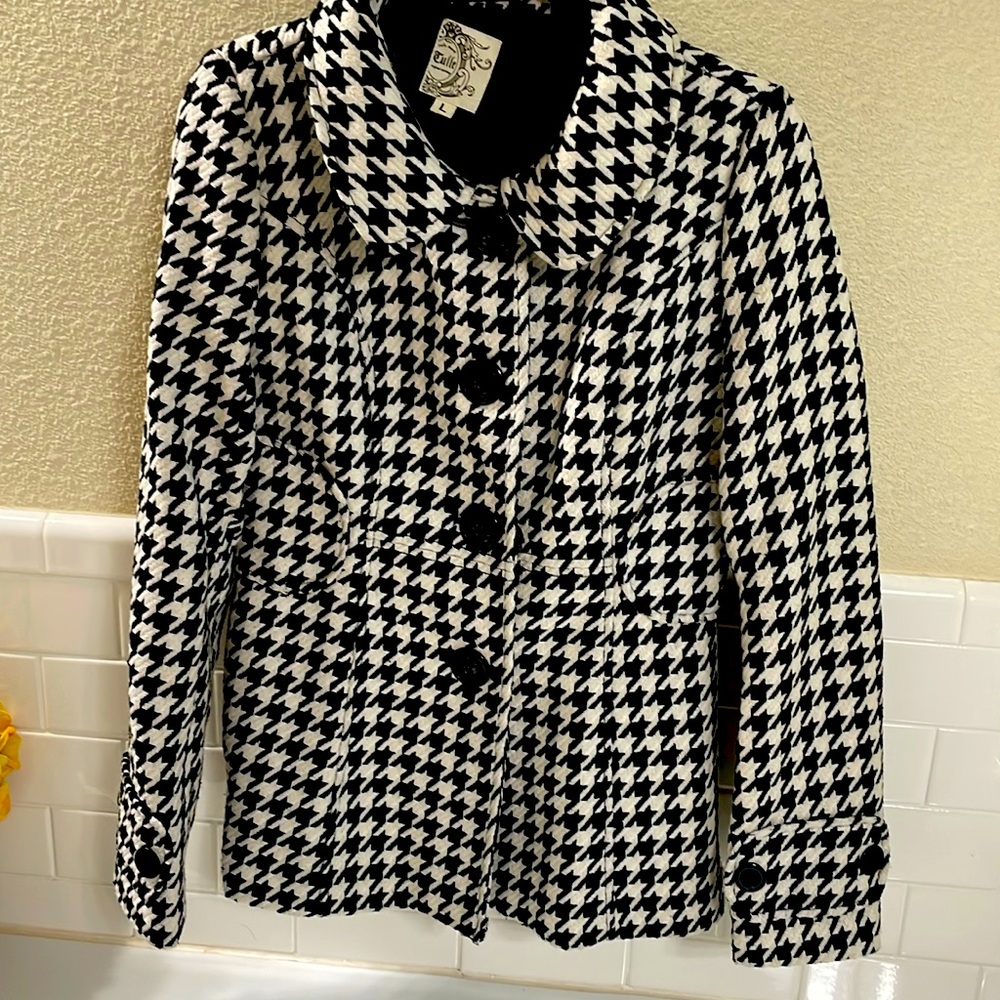 Gorgeous Houndstooth Lined Coat . Black and White . NEW without tags